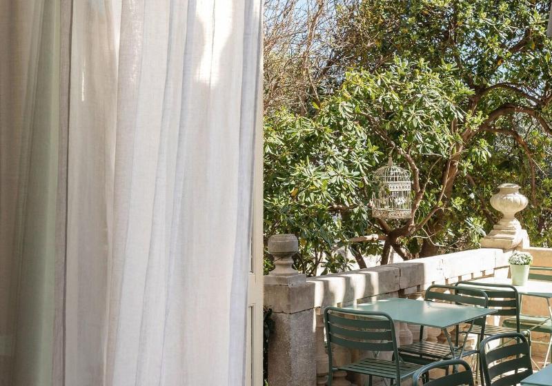 تختخواب و صبحانه Maison Douce Arles