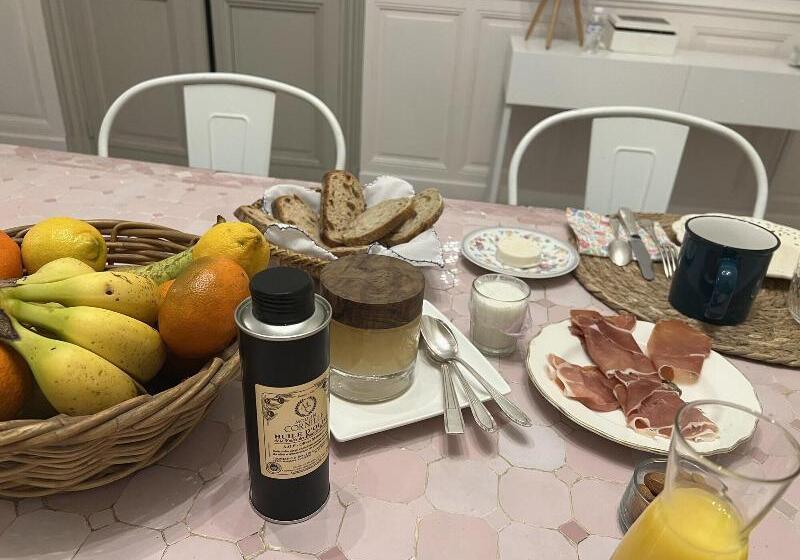 تختخواب و صبحانه Maison Douce Arles