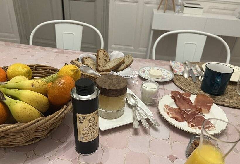 تختخواب و صبحانه Maison Douce Arles