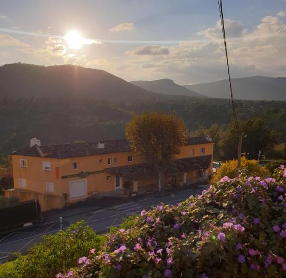 فندق Au Relais Provencal