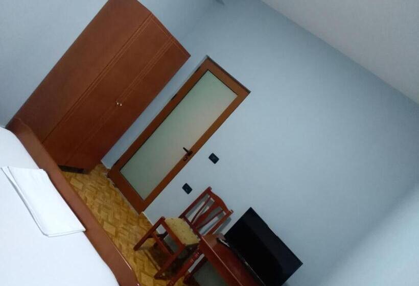 هتل Gjeli