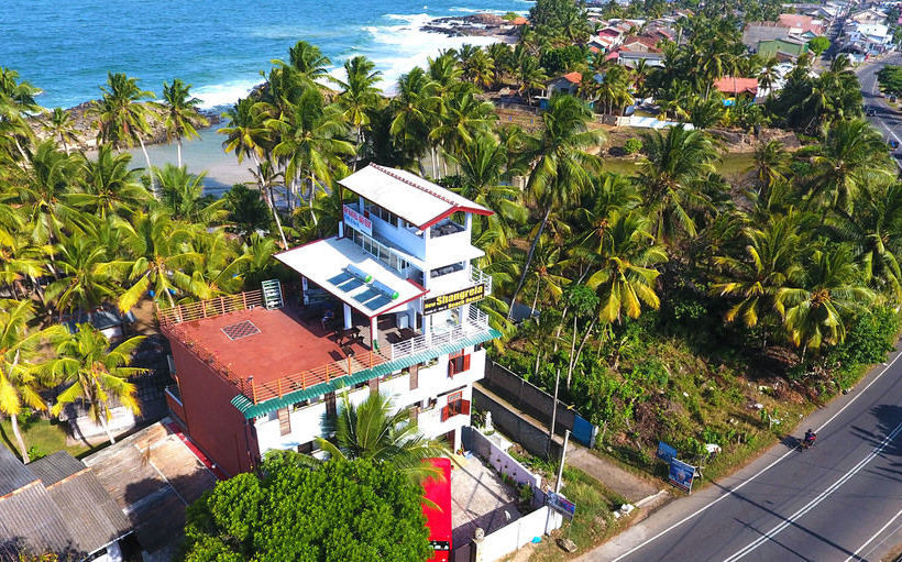 ペンション New Shangrela Beach Resort