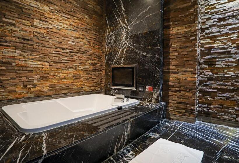 Allur Boutique Motelyilan Branch