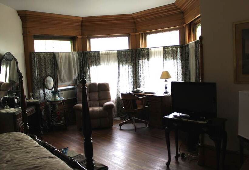 住宿加早餐  Victorian Charm Inn