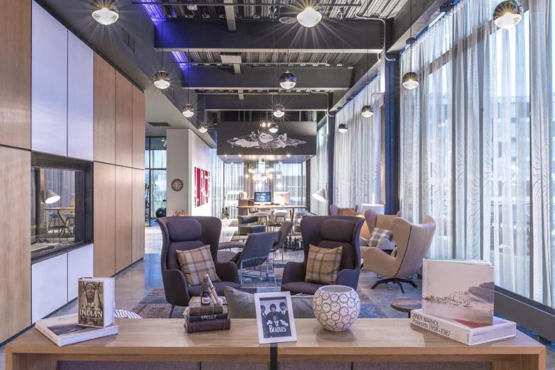 בית מלון כפרי Moxy Aberdeen Airport