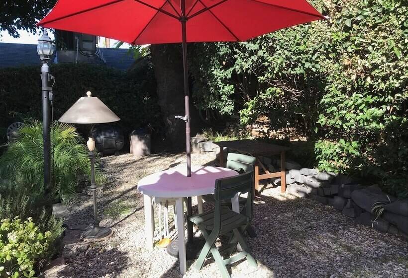 پانسیون Sanborn Guest House