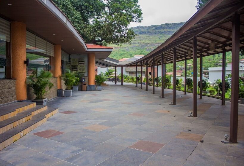 منتجع Club Mahindra Hatgad