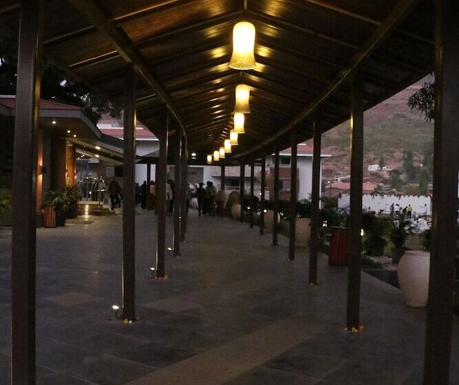 منتجع Club Mahindra Hatgad