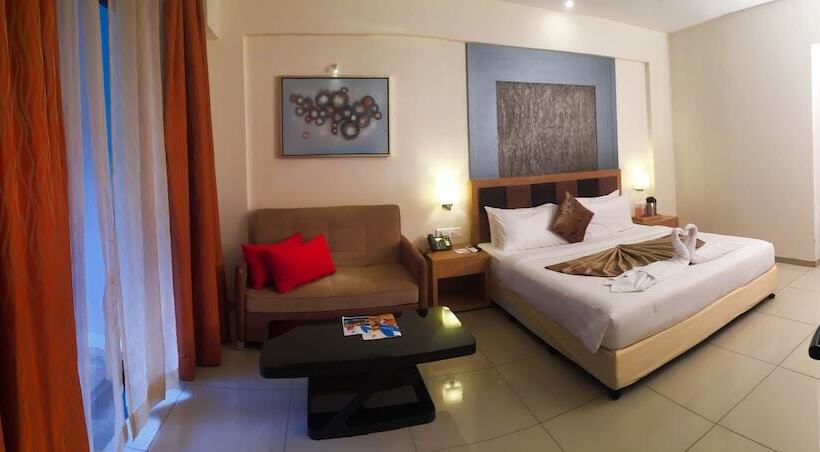 منتجع Club Mahindra Hatgad