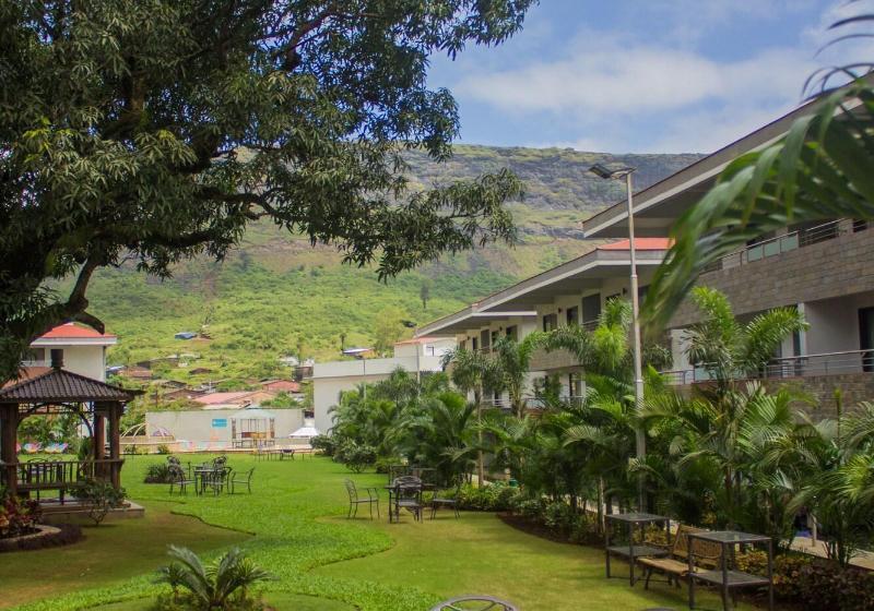 منتجع Club Mahindra Hatgad