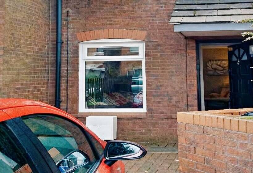 Great Location City Centre Parking 4 Beds 2 Bedrooms