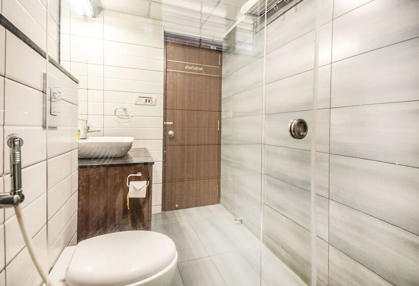 Fabhotel Oakwoods Serai