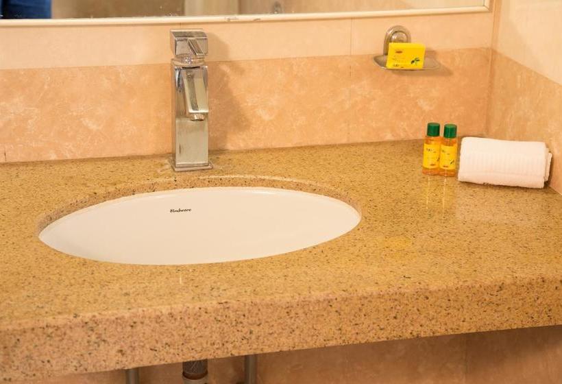 בית מלון כפרי Fab Rajwada Baner