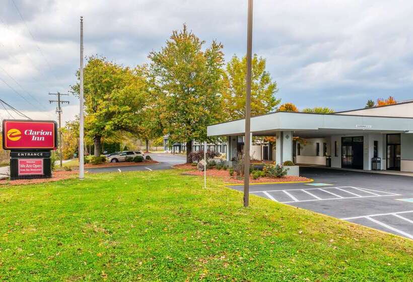 בית מלון כפרי Clarion Inn