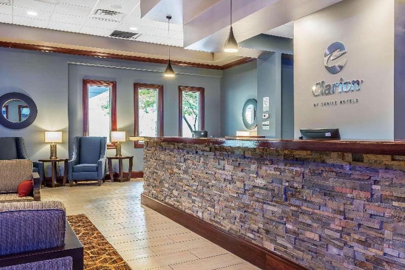 בית מלון כפרי Clarion Inn