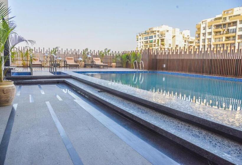 فندق Efcee Sarovar Premiere Bhavnagar