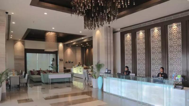 فندق Efcee Sarovar Premiere Bhavnagar