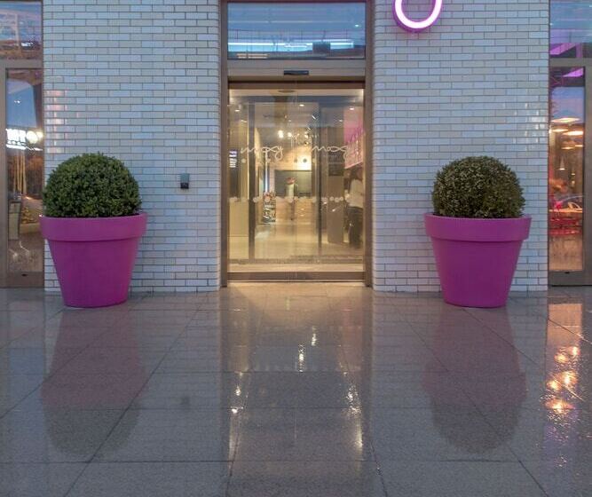 هتل Moxy London Excel
