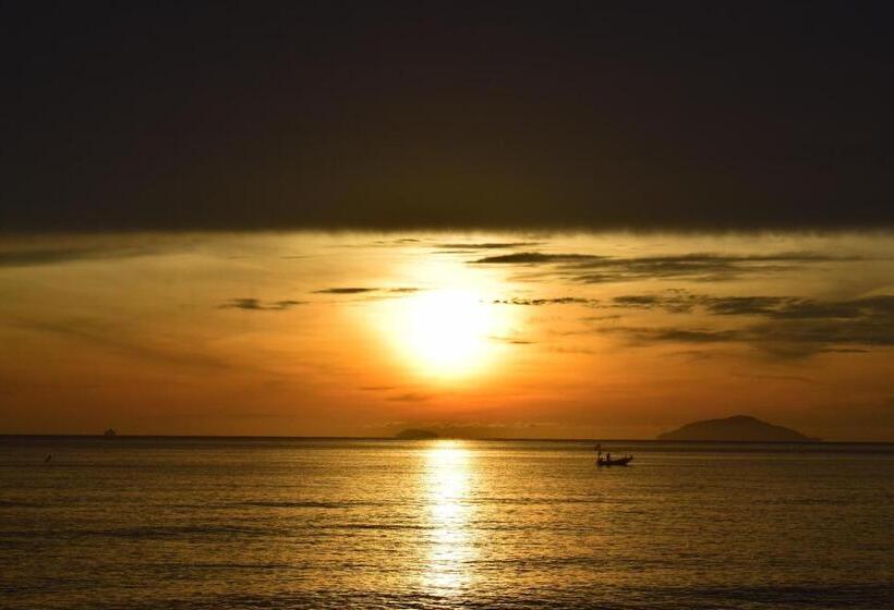 فندق Pandan Laut Beach Resort