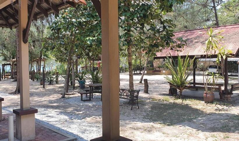 فندق Pandan Laut Beach Resort