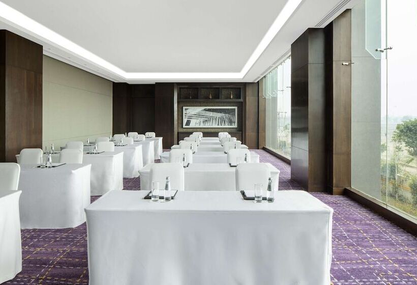 호텔 Radisson Blu Faridabad