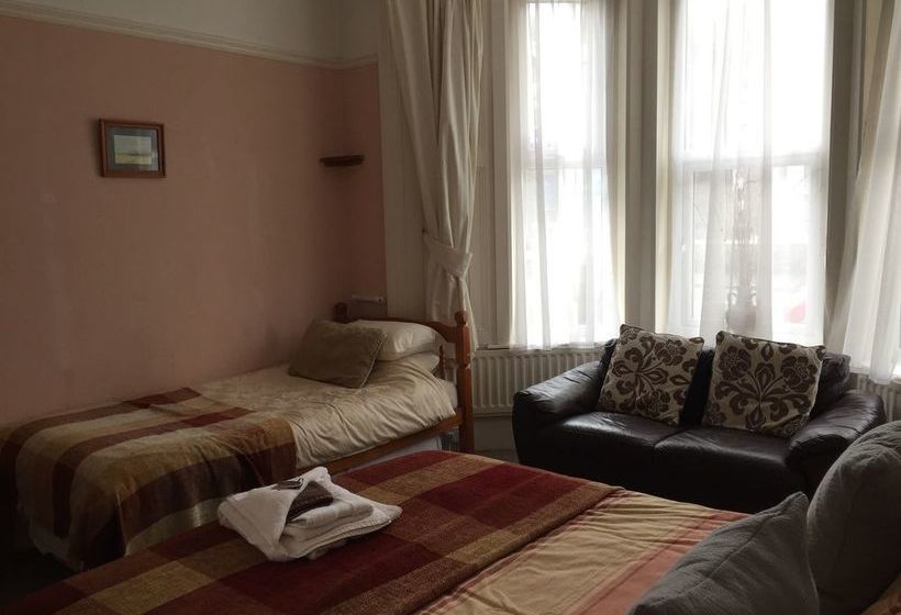 פנסיון Albany Lodge Guest House