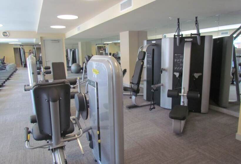 Resort Style Walk To The Beach