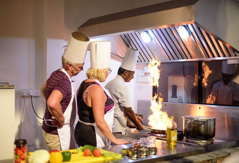 Escapade By Lvb   Hostel