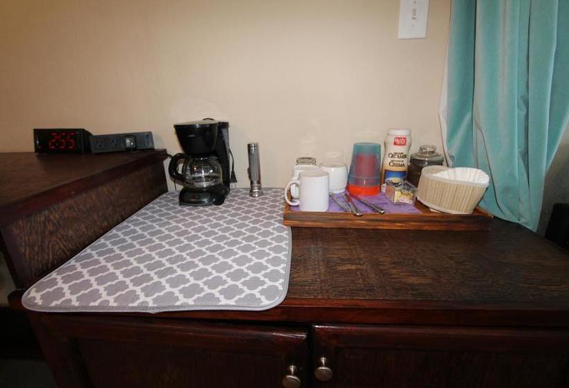 הוסטל Parham Plaza