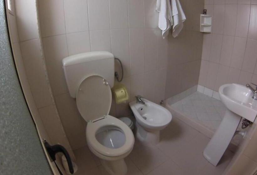 هتل 4 Stinet