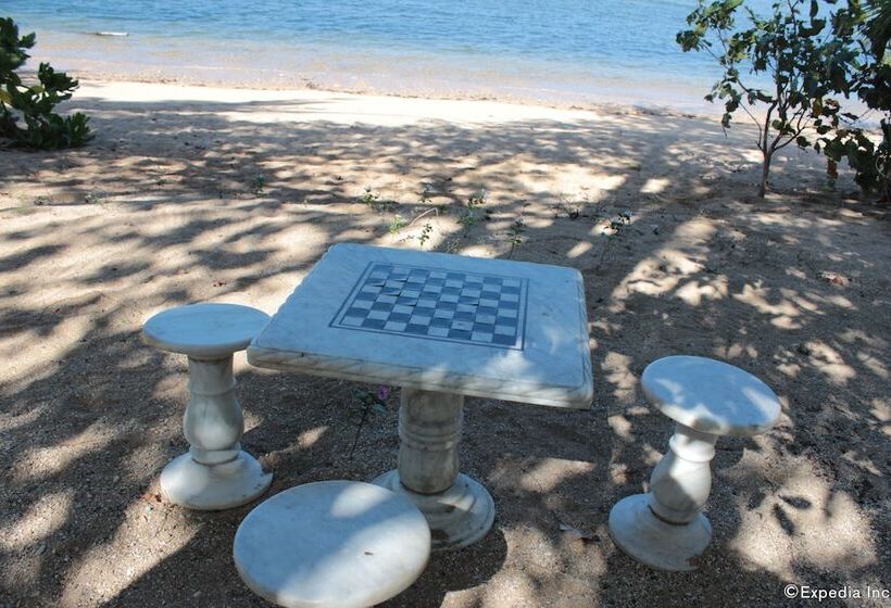 تختخواب و صبحانه Cashew Grove Beach Resort