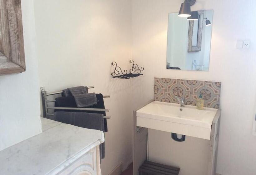 ベッドアンドブレックファースト Chambres D Hôtes La Cour D été