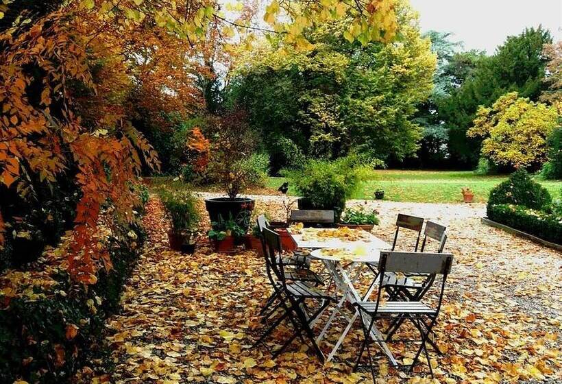 تختخواب و صبحانه La Maison Dans Le Parc