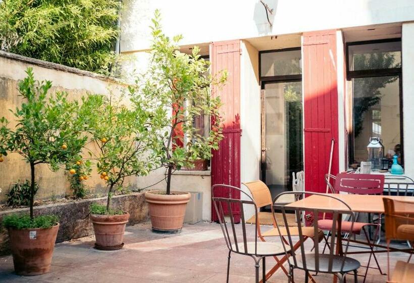 تختخواب و صبحانه Maison De Charme D Arles