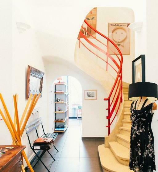 تختخواب و صبحانه Maison De Charme D Arles