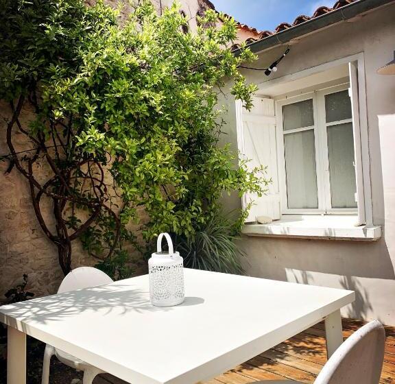 تختخواب و صبحانه Maison Face Au Soleil