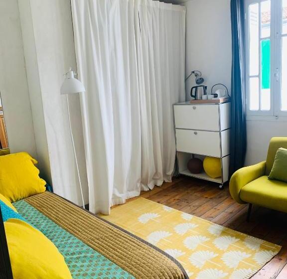 تختخواب و صبحانه Maison Face Au Soleil