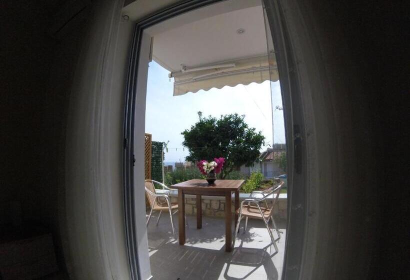 تختخواب و صبحانه Riviera Rooms