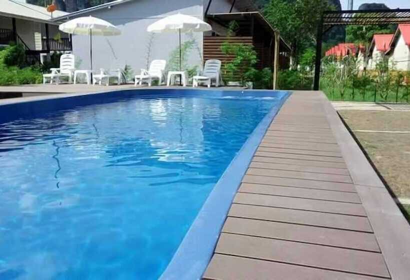 هتل The Hip Resort @ Phi Phi
