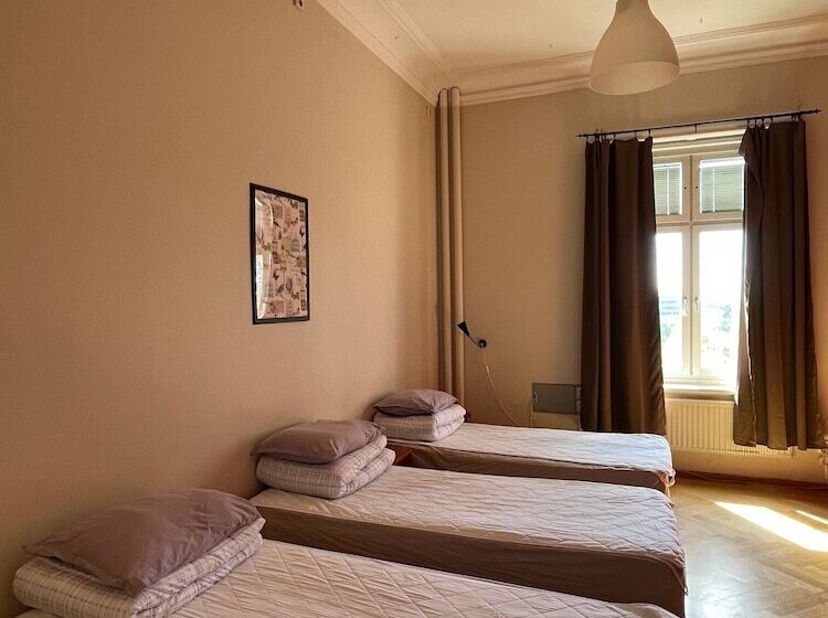 هتل Carlstad Sport Hostel