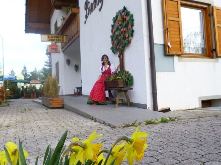 בית מלון כפרי Garni Biancaneve Ruffrè Mendola