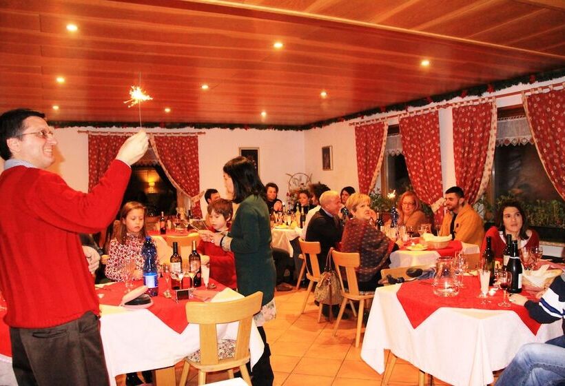 בית מלון כפרי Garni Biancaneve Ruffrè Mendola