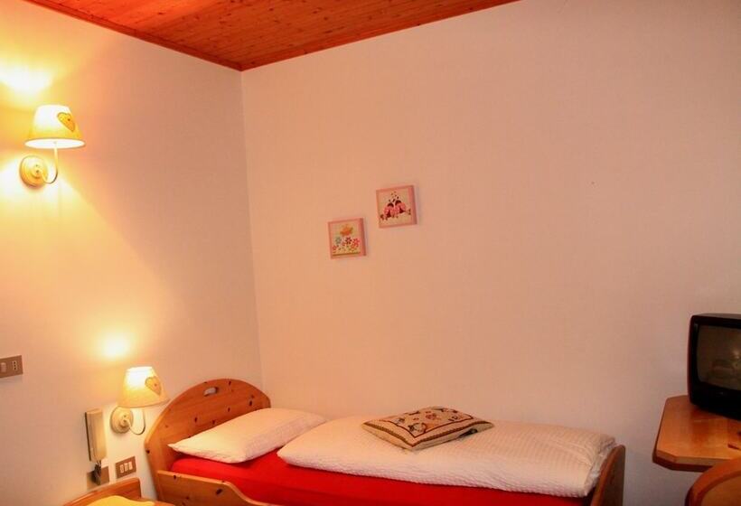 בית מלון כפרי Garni Biancaneve Ruffrè Mendola