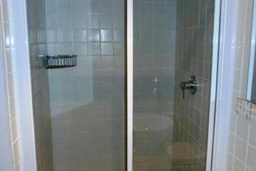 هتل Glaston House 206 Apartment