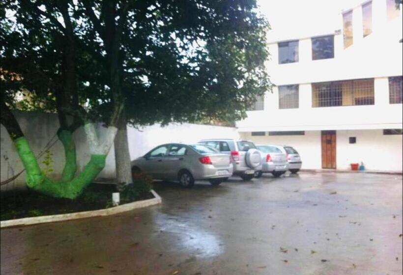 فندق Hostal Jora Continental