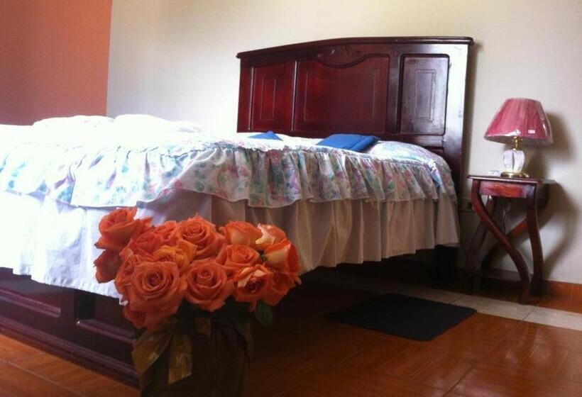 فندق Hostal Jora Continental