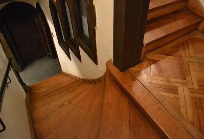 هتل Landay Hostel