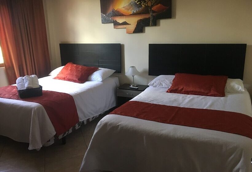 هتل Las Mercedes Airport Quito