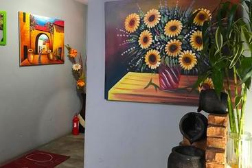 هتل Lima Airport Hostel