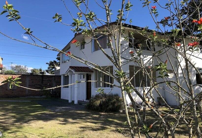 هتل Springhills Quito Airport